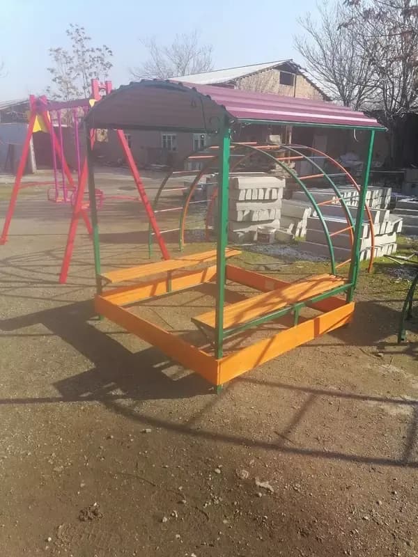 Детская песочница с крышей